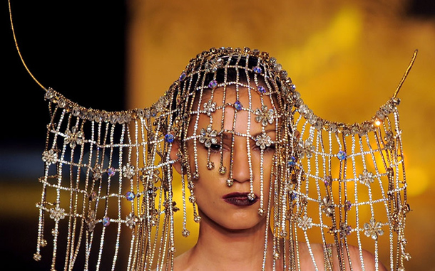 Elaborate headpieces were a key feature of Manav Gangwani’s presentation at Pearls Delhi Couture Week. (AFP)