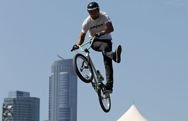 Kevin Porter, of Burbank, Illinois, performs during Dirt preliminaries of the 6.0 BMX Open at Soldier Field in Chicago, Illinois. (Getty Images/AFP)