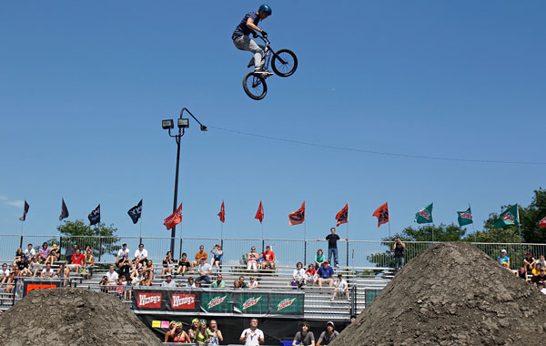 Ben Wallace, of Bournemouth, Great Britian, performs during the Dirt preliminaries of the 6.0 BMX Open at Soldier Field in Chicago, Illinois. (Getty Images/AFP)