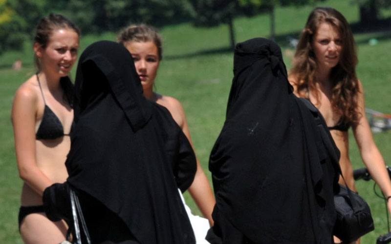 Brit who wore bikini in shopping mall let off News Emirates