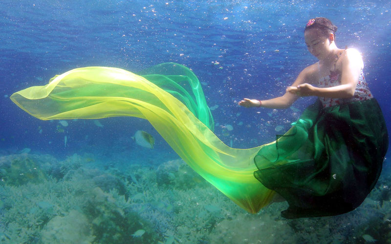 A model performs while wearing a "hankok", a traditional Korean dress, a creation by designer Park Sul-Nyeo, during the Underwater Hanbok Fashion Show in Seoul. (AFP)