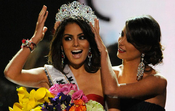 Miss Mexico, Jimena Navarrete, is crowned Miss Universe by Stefania Fernandez at the 2010 Miss Universe Pageant at the Mandalay Bay Resort and Casino in Las Vegas, Nevada, USA. (EPA)