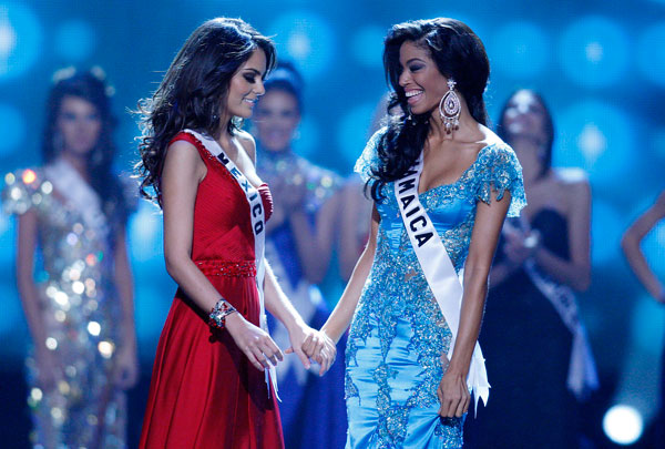 Finalists Miss Mexico Jimena Navarrete, left, and Miss Jamaica Yendi Phillipps await final crowning of Miss Universe. (AP)