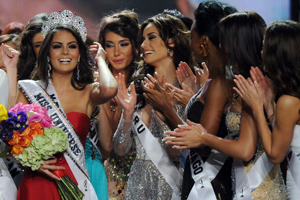 Miss Mexico Jimena Navarrete (L) celebrates with other contestants as she is crowned Miss Universe 2010 at the Miss Universe 2010 Pageant Final at the Mandalay Bay Hotel in Las Vegas. (AFP)