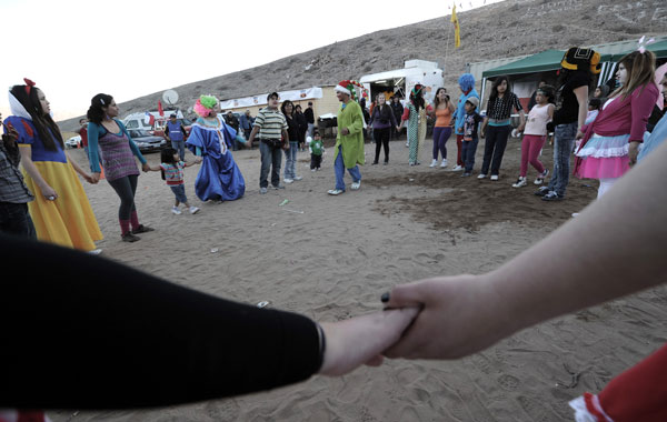 Children relatives of the 33 miners trapped inside the San Jose gold and copper mine in Copiapo, 800 km north of Santiago. (AFP)