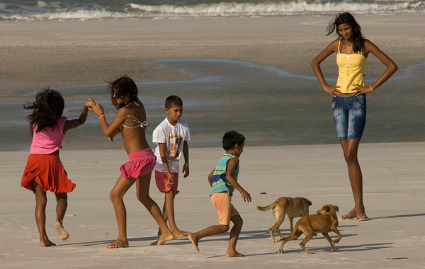 Fourteen-year-old Elisany Silva, who measures 2.06 meters (6'9") tall, plays with her sisters and friends on Ajuruteua beach in Braganca in the Brazilian Amazon state of Para. (REUTERS)