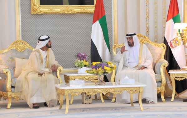 Sheikh Khalifa and Sheikh Mohammed confer. (WAM)