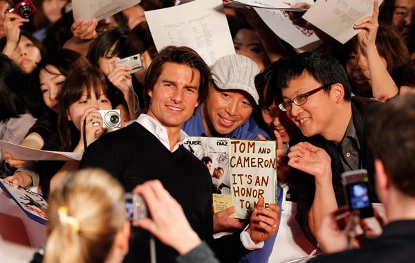 U.S. actor Tom Cruise (C) is surrounded by fans during an event for the Japan premiere of his film "Knight & Day" in Tokyo. (REUTERS)