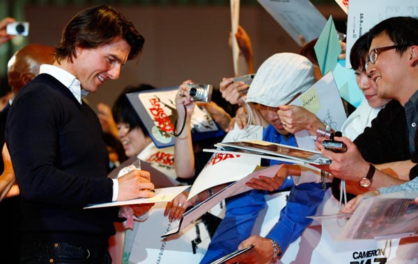 Tom Cruise signs autographs at the premiere of the movie 'Knight and Day' at the Roppongi Hills Arena in Tokyo, Japan. (EPA)