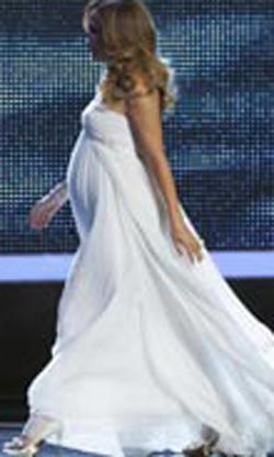 Singer and actress Jennifer Lopez walks off stage during the taping of "Movies Rock" at the Kodak theatre in Hollywood, California. (REUTERS)