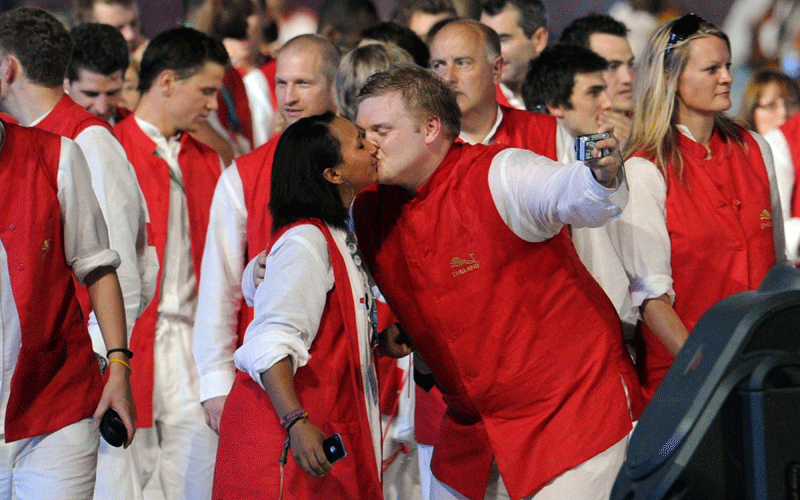 England athletes kiss as they take part in the opening ceremony of the XIX Commonwealth Games in New Delhi. (AFP)