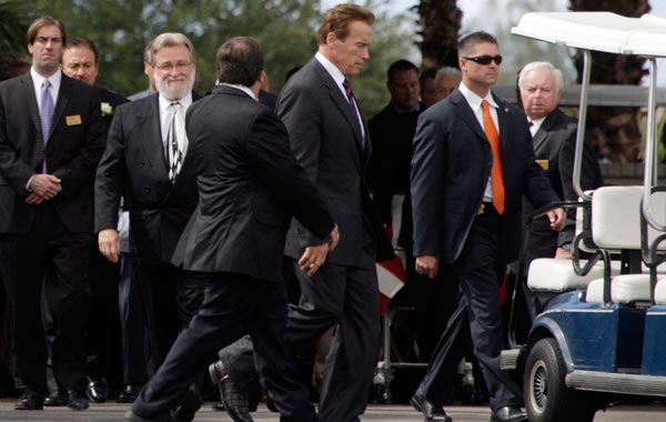 California Governor Arnold Schwarzenegger (C) leaves after speaking at a memorial service for actor Tony Curtis at the Palm Mortuary and Cemetery in Henderson, Nevada. (REUTERS)