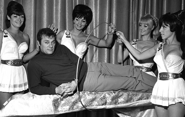 Tony Curtis starring in "Hollywood Palace", a weekly variety show, at Caesars Palace in Las Vegas. (AFP)