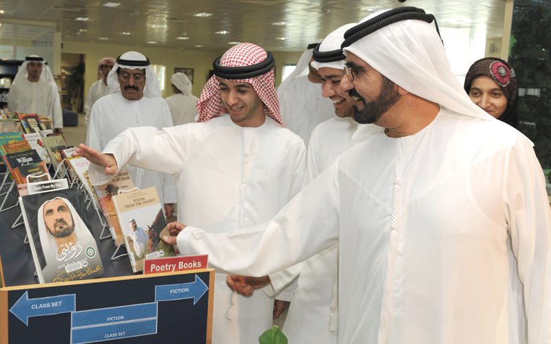Mohammed tours Fujairah, meets citizens and students. (WAM)