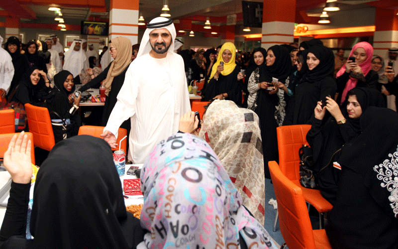 Mohammed tours Fujairah, meets citizens and students. (WAM)