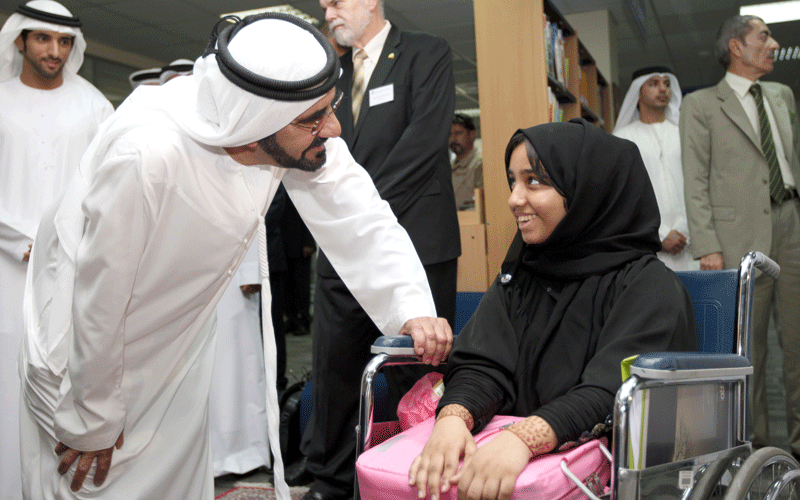 Mohammed tours Fujairah, meets citizens and students. (WAM)