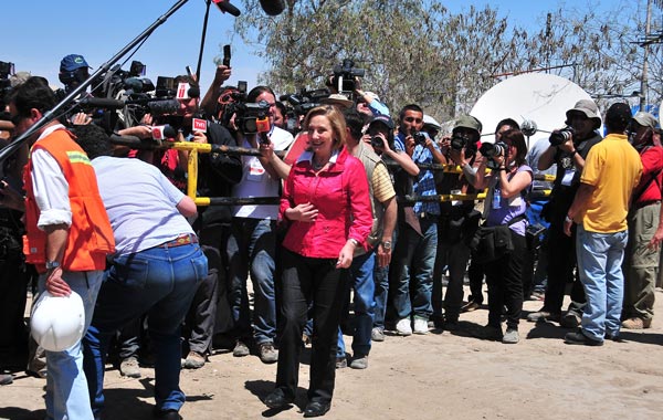 Chilean First Lady Cecilia Morel (C) visits the San Jose mine after one of the drills working to rescue the 33 trapped miners finally reached their shelter at La Esperanza camp, near Copiapo, Chile. (AFP)