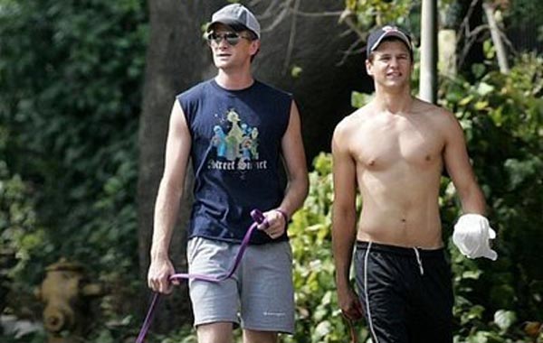 Neil Patrick Harris is officially a first-time father.
Neil Patrick Harris announced via Twitter on Friday that he and partner David Burtka's surrogate twins arrived on October 12th. (SUPPLIED)