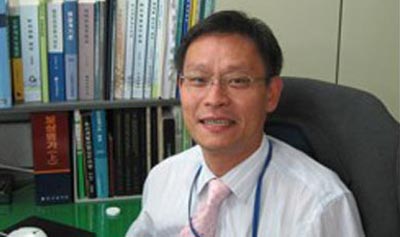 Kim Ung-Yong: Man with world's highest IQ. Born in 1962, Kim is a Korean former child prodigy. With an IQ of 210, he was listed in the Guiness Book of Records as having the highest IQ in the world. Kim eventually returned to Korea in 1978, making a career switch from physics to civil engineering. Because of this, he has been called a "failed genius" by the Korean media. (SUPPLIED)