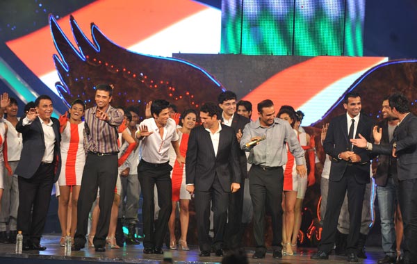 Indian cricketers dances with Indian bollywood actor Shah Rukh Khan (L-3)  at Sahara India sports awards in Mumbai on October 31, 2010 after Indian cricketer Sachin Tendulkar was awarded the male Cricketer of the Year award.  (AFP)