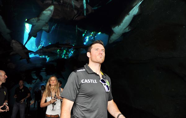 South African cricket team captain Graeme Smith visits the Dubai Aquarium, as the team attended a ceremony to mark the 100 days countdown to the ICC World Cup, to be hosted by India, Sri Lanka and Bangladesh the first time cricket's showpiece event is played in South Asia. (AFP)