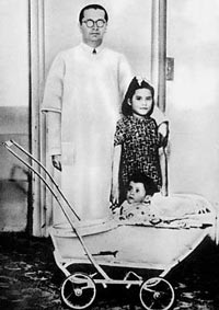 In this Picture , in 1940, is Linda Medina, her baby, and the doctor who delivered the baby. Her son was 11 months old in this photograhph. (SUPPLIED)