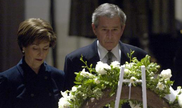 Then President George W. Bush and first lady Laura Bush view the casket of former President Gerald Ford in the Rotunda on Capitol Hill. (REUTERS)