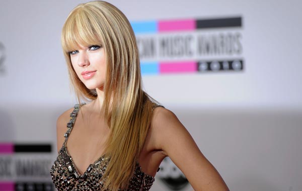 Taylor Swift arrives at the 38th Annual American Music Awards. (AP)