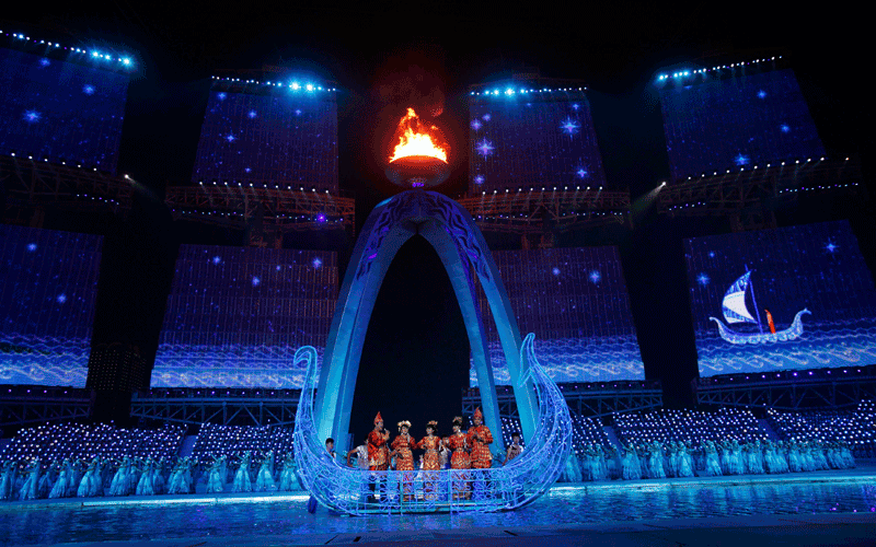 Performers take part in the closing ceremony of the 16th Asian Games in Guangzhou, Guangdong province. (REUTERS)