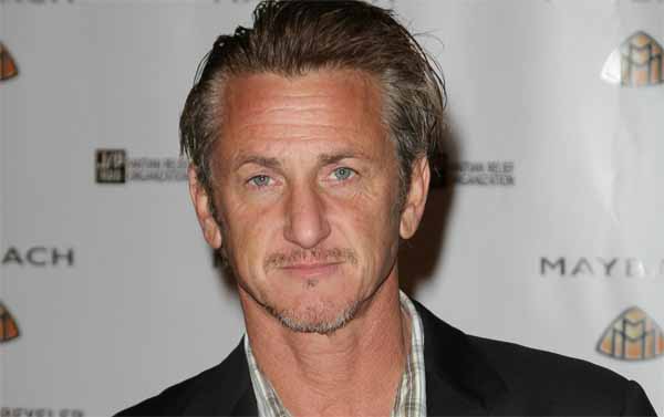 Actor Sean Penn was due to receive a Lifetime Achievement award at this year's Dubai Film Festival (AFP/GETTY)