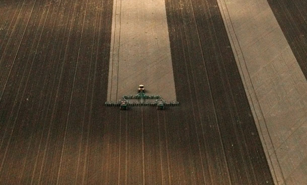 Planting rigs seed the ground with wheat near Narrabri, eastern Australia. Excessive rains in Australia have raised worries about global supplies of soybeans, corn and wheat. Wheat futures rose as excessive rains in eastern Australia reduced flour milling-quality wheat to animal fodder in the world's fourth-largest wheat exporting country last year. (REUTERS)