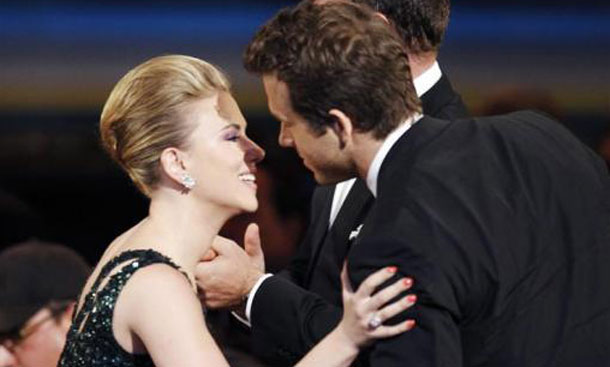 Scarlett Johansson kisses Ryan Reynolds before accepting her award for Best Performance by a Featured Actress in a Play for her work in "A View from the Bridge" at the American Theatre Wing's 64th annual Tony Awards ceremony in New York. (REUTERS)