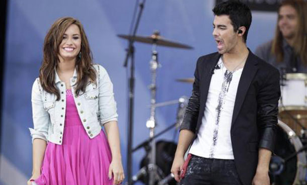 Singers Joe Jonas and Demi Lovato perform on ABC's "Good Morning America" in New York. (REUTERS)