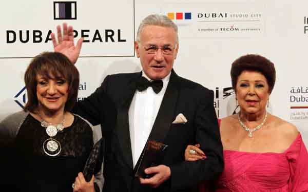 Egyptian actor Izzat Abul Auf poses for a picture with fellow actress and former model Ragaa al-Giddawi (R) and an unidentified guest during the closing ceremony of the Seventh Dubai International Film Festival on December 19 (AFP)