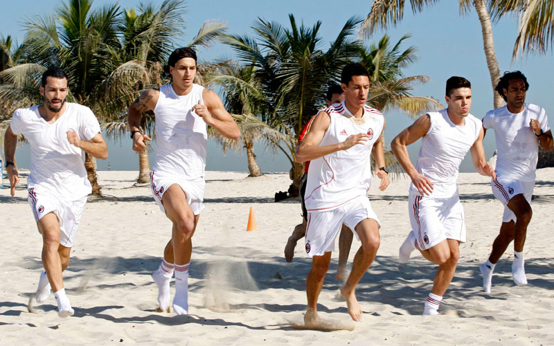 AC Milan's Gianluca Zambrotta (L), Zlatan Ibrahimovic (2nd L) and Bruno Montelongo (C) run during a training session at Al Mamzar Beach Park in Dubai. (REUTERS)