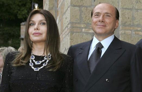 Italy's Prime Minister Silvio Berlusconi and his wife Veronica Lario (L) pose at Villa Madama in Rome. (REUTERS)