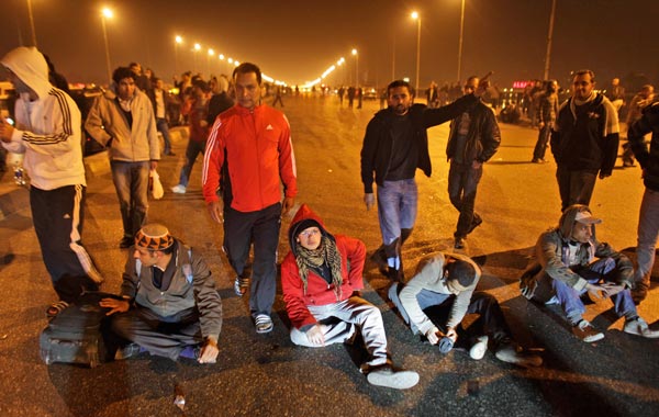 Protesters stop traffic in the middle of a bridge over the Nile river during clashes in downtown Cairo, Egypt. (AP)