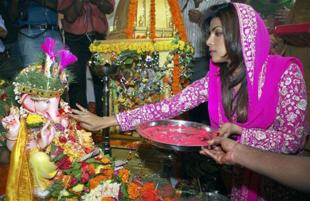 Actress Priyanka Chopra seeks blessings from the Hindu Lord "Ganesha", the Hindu deity of prosperity, during the celebrations for "Ganesh Chaturthi" in Mumbai September 1, 2009. (REUTERS)