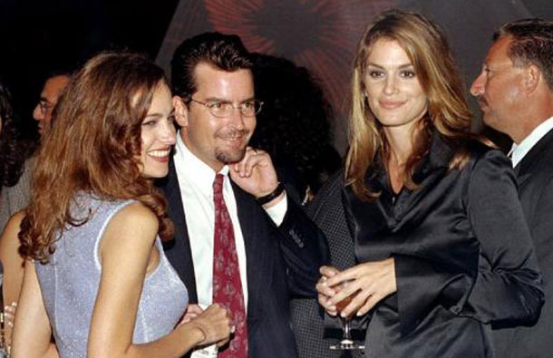 Actor Charlie Sheen and his then wife model Donna Peele (L) talk with supermodel Cindy Crawford at the grand opening celebration for the newest Planet Hollywood in Beverly Hills September 17, 1995. (REUTERS)