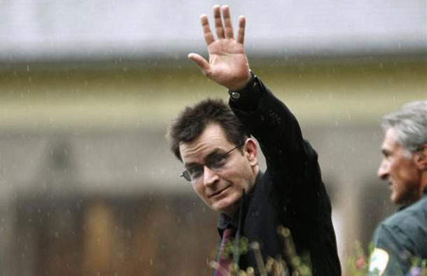 Actor Charlie Sheen gestures towards the media as he leaves the Pitkin County Courthouse after a sentencing hearing in Aspen, Colorado August 2, 2010. (REUTERS)