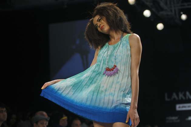 Model Sucheta Sharma strikes a cheerful pose on Day 4 at Lakme Fashion Week as she wore a gorgeous design from Anupama Dayal's latest spring/summer collection. Note how the minimalist neck-piece in monotones sets off the brightness of the striking azure ensemble. (AP)