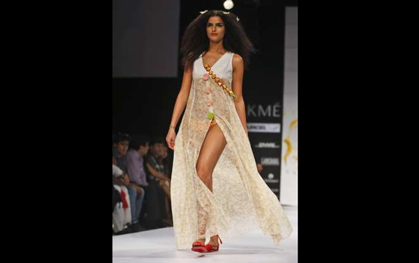 An Indian model displays designer Anupama Dayal's creations during the Lakme Fashion Week in Mumbai, India. (AP)