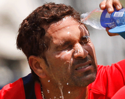 India's Sachin Tendulkar cools himself during a practice session ahead of the Cricket World Cup Group B match against West Indies, in Chennai, India, Friday, March 18, 2011 (AP)