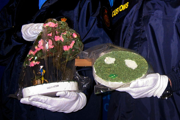 Statues made of ephedrine: Two Australian Customs officers hold statues made of ephedrine, a drug used to make 'Speed' or methamphetamine, after they were seized in raids in Sydney August 27, 2005. Australian police have arrested four men after raids uncovered 800 statues made of ephedrine, valued at $ 54 million, police and customs said. About 400 kg of ephedrine was found in a series of raids in Sydney's southwest. (AGENCIES)