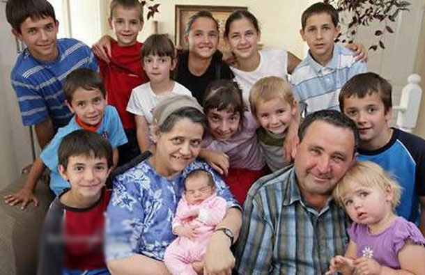 3. The Mom with Most Kids (69 kids) Imagine living in a family of 71, your mom either must really like giving birth or the gift of life if you prefer or just hates being lonely. Valentina Vassilyeva, set the record for most children birthed by a single woman. This Russian woman gave birth to total of 69 children. However, few other details are known of her life, such as her date of birth or death. She gave birth to 16 pairs of twins, 7 sets of triplets and 4 sets of quadruplets between 1725 and 1765, in a total of 27 births. 67 of the 69 children born survived infancy. That’s quite a score. (AGENCIES)