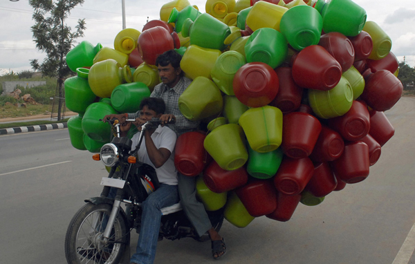 Men transport plastic pots on a motorbike to a market in the southern Indian city of Hyderabad November 15, 2006. (REUTERS)