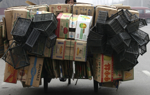 A labourer transports goods using a tricycle on a street in Shenyang, in northeast China's Liaoning province, November 20, 2006. (REUTERS)