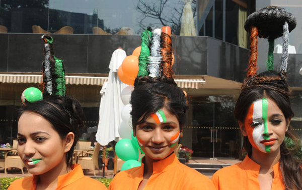 Indian models dressed in the nation's tricolor, and with their hair styled in the Cricket World Cup trophy. (AFP)