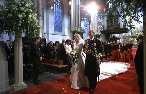 Dutch newlyweds Crown Prince Willem-Alexander and Princess Maxima walk down the aisle after their wedding ceremony in Amsterdam's Nieuwe Kerk, or New Church, February 2, 2002. (REUTERS)