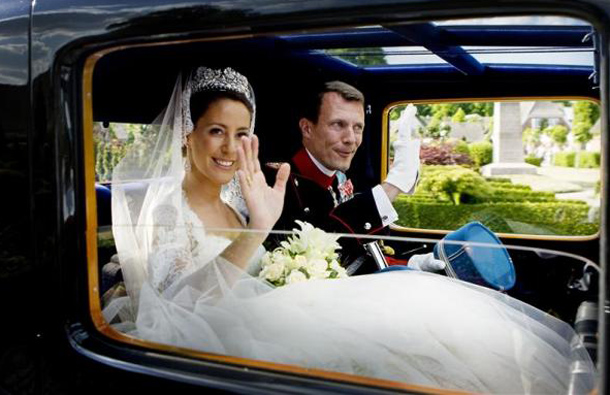 Prince Joachim of Denmark and his bride Princess Marie leave following their wedding in Mogeltonder, May 24, 2008. (REUTERS)